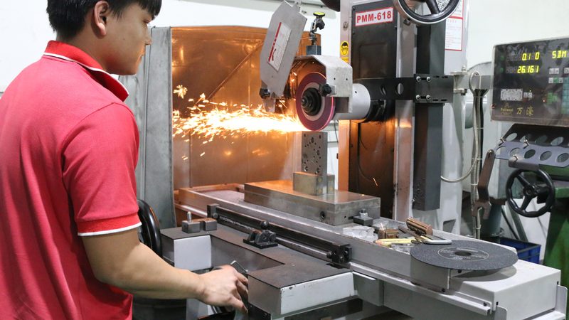 冲压模具加工材质选型的关键因素