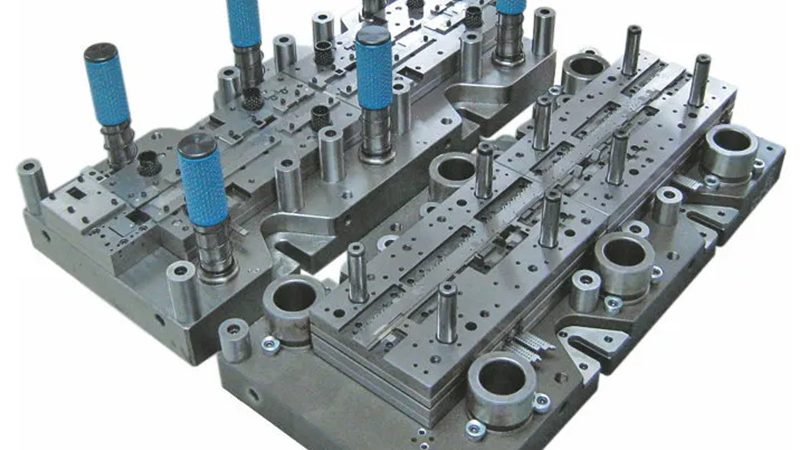 双色模具的结构设计是保证产品质量和生产效率的关键。以下是一些关键点：